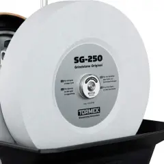 Duży, biały kamień szlifierski Tormek SG-250, gotowy do ostrzenia narzędzi.