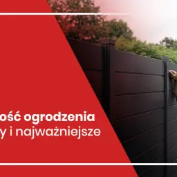 Para planuje budowę ogrodzenia. Sprawdzają jego wysokość i jakość.