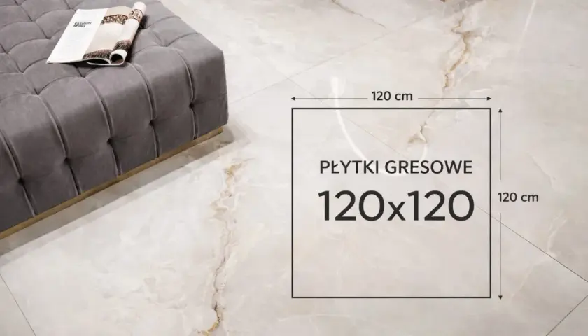 Eleganckie płytki gresowe 120x120 cm o wykończeniu lappato, imitujące marmur, tworzą luksusową bazę dla nowoczesnego wnętrza.