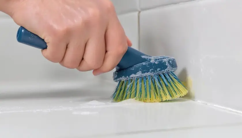 Usuwanie fugi z płytek: Skuteczne metody bez uszkodzeń