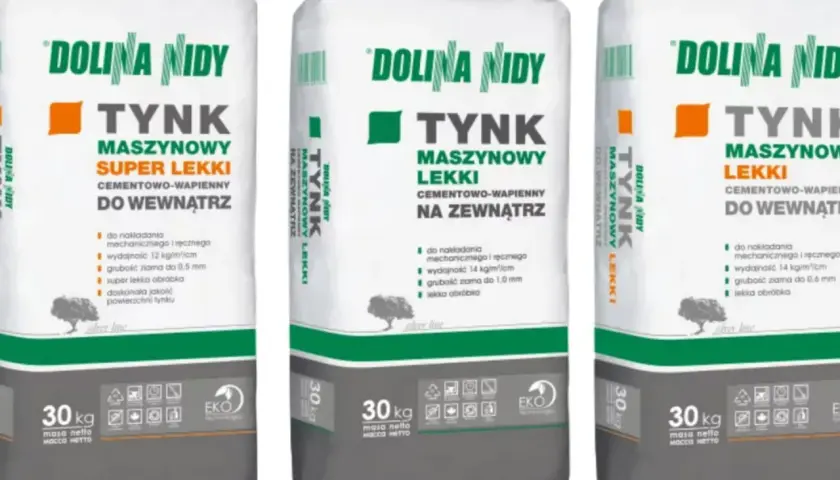 Trzy worki z tynkami wapiennymi Dolina Nidy: dwa na zewnątrz, jeden do wewnątrz.